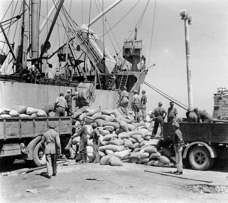 Sacks of food being unloaded from ship